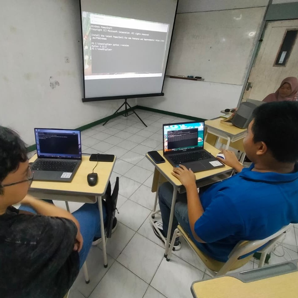 Kegiatan vokasi untuk melatih siswa yang memiliki minat di bidang IT