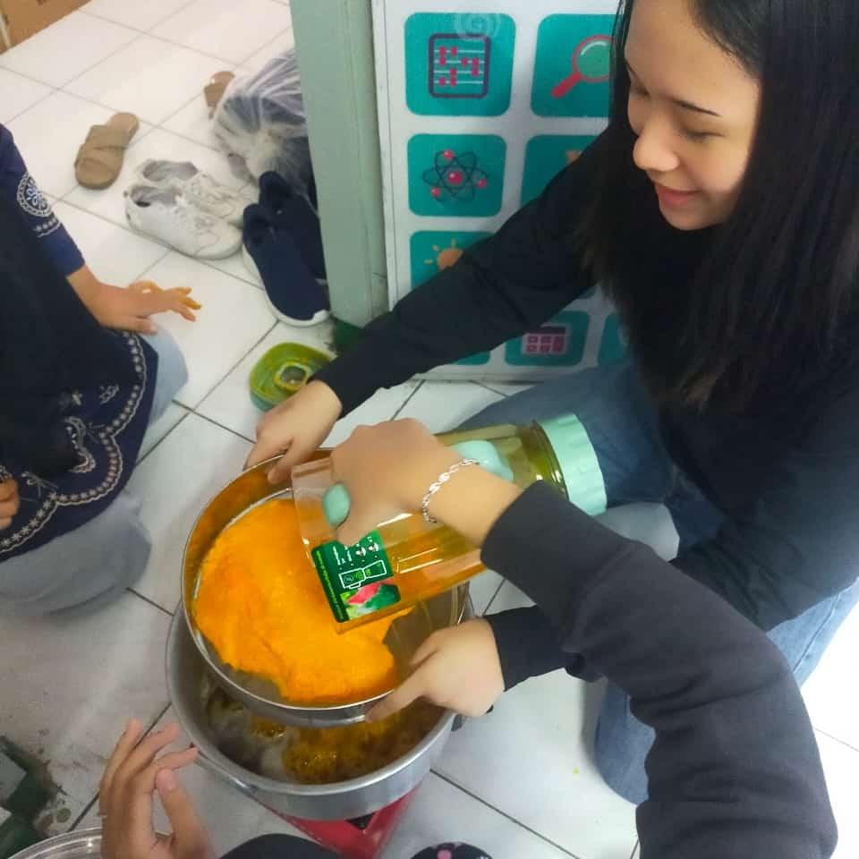 Kegiatan insidental untuk mengenalkan budaya asli Indonesia dan pelatihan pembuatan jamu
